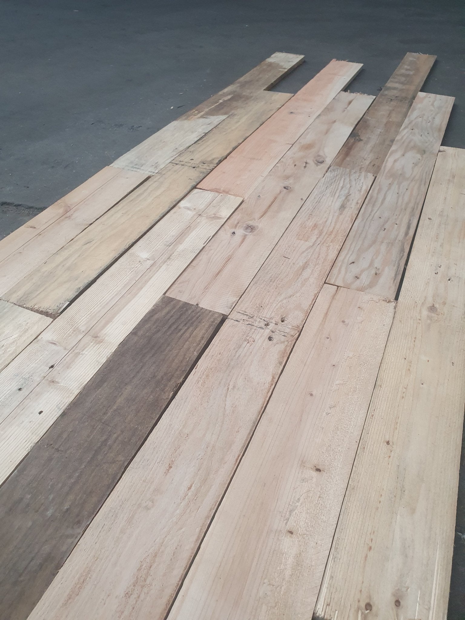 Proefpakket recuperatie pallethout planken nagelkop vrij - Naaldhout