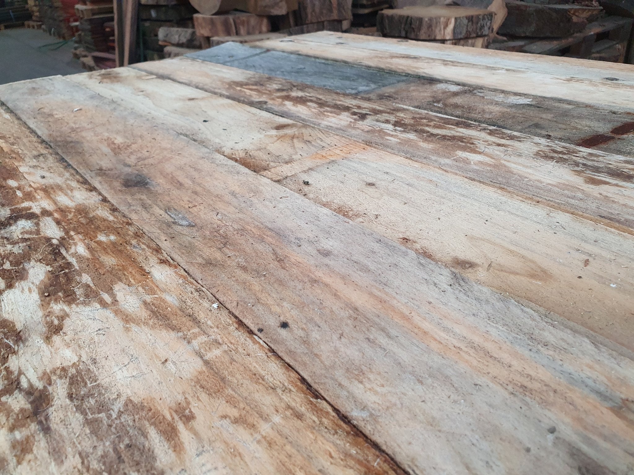 Nieuwsgierig naar de Vintage Factory Mix? Ontdek de naaldhouten planken met een rijke geschiedenis in ons proefpakket.